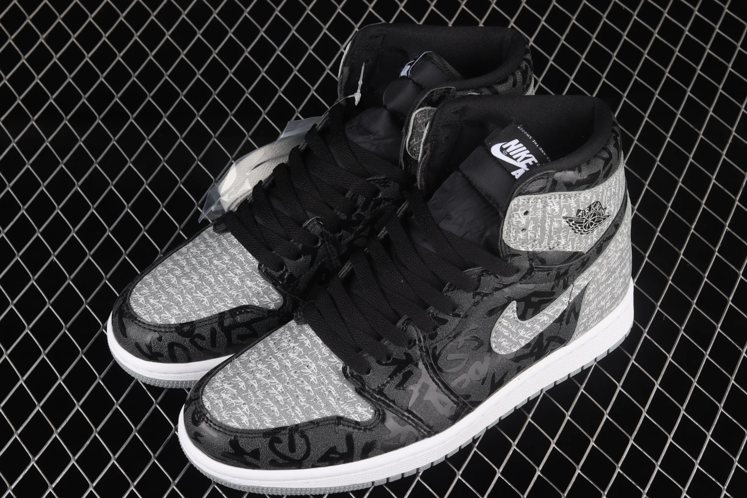 All categories Air Jordan Jordan series basketball shoes Air Jordan 1 High Cost-effective version Air Jordan 1 High OG "Rebellionaire" AJ1 Joe 1 black and gray banned "Rebelionaire" high-top basketball shoes 555088-036